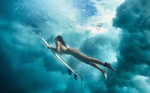 女生秋冬的羊羔毛外套，该怎么搭配呢？游戏画面